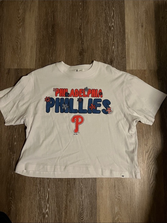 47 Tops - NWOT ‘47 White Philadelphia Phillies Short Sleeve Cropped Tee